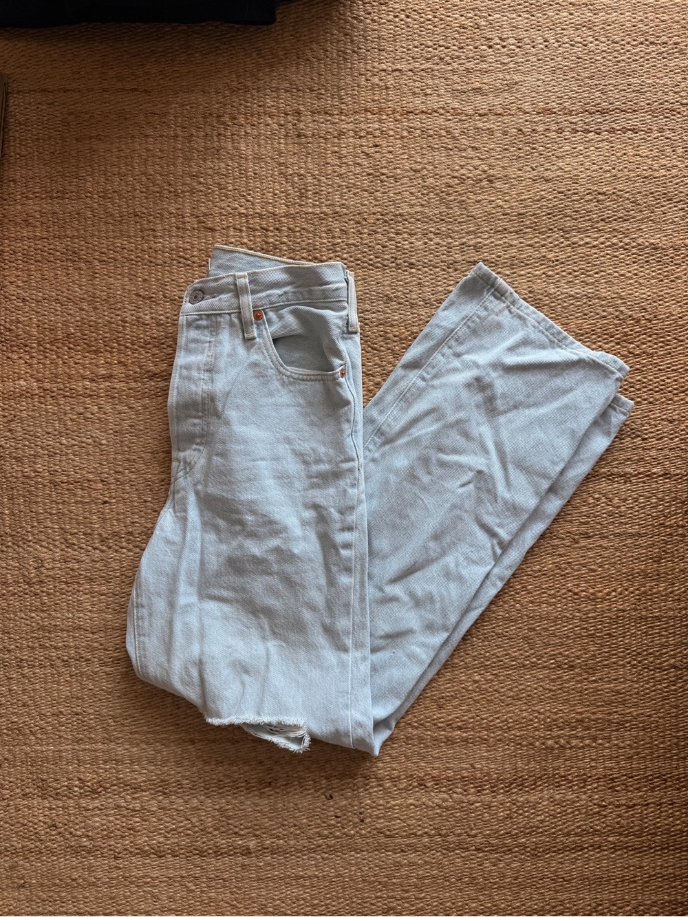 Levi’s Ribecage Straight Ankle with Rips